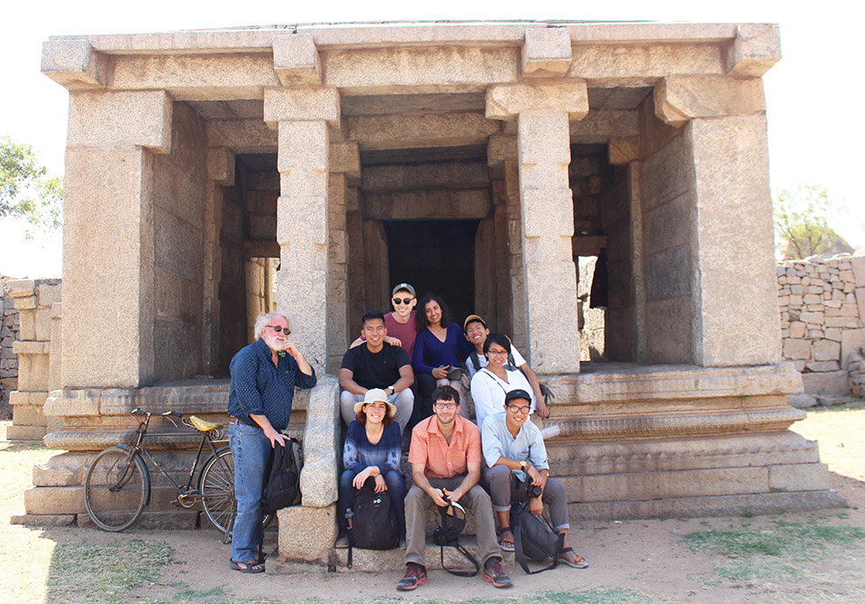 photo of GCIL students during a sightseeing trip
