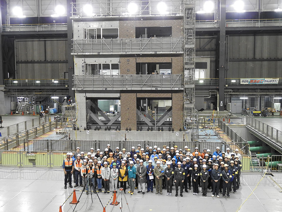 a group photo of researchers from the United States and Japan